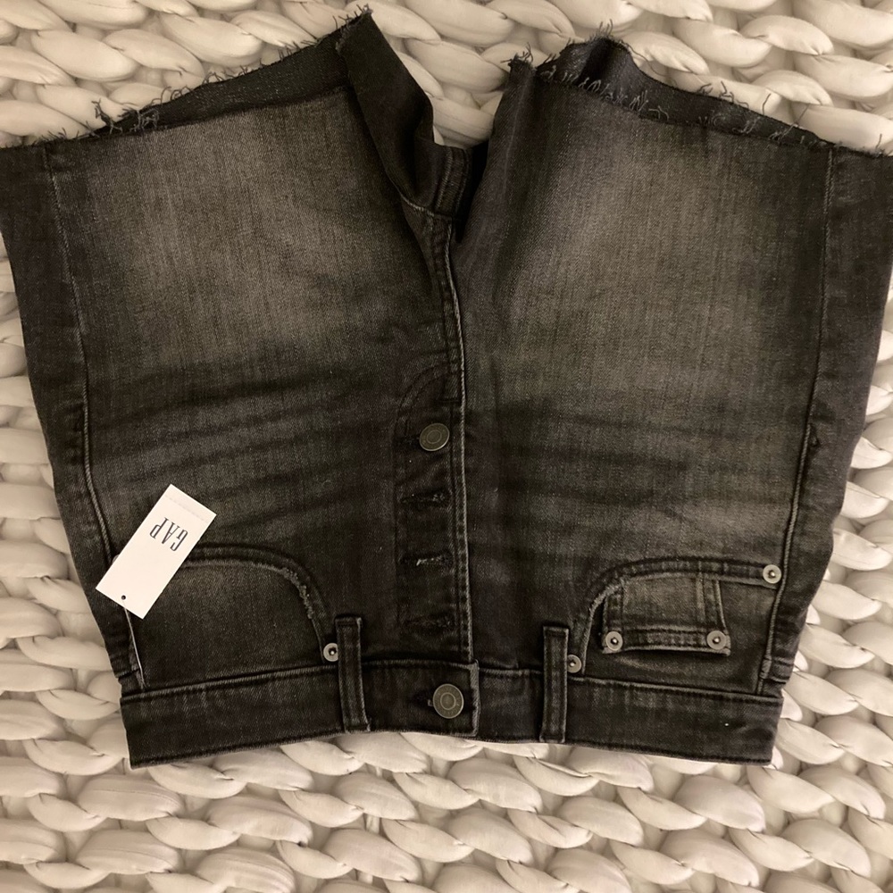 NWT - never been worn GAP Highwaisted shorts